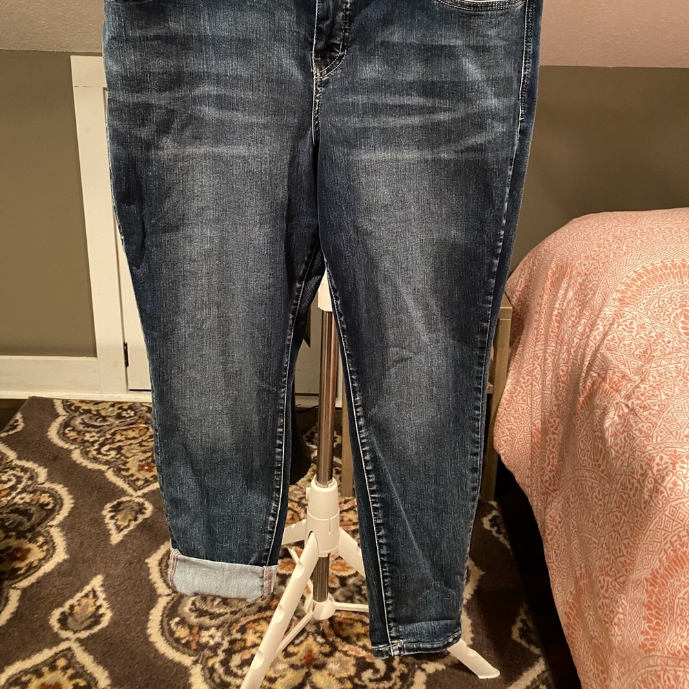 Maurices Everflex jegging. Can wear rolled or unrolled(as shown in picture)
